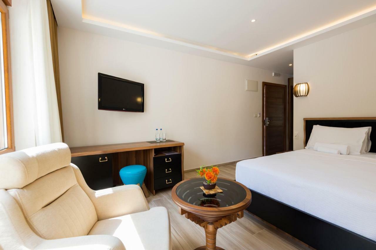 Waikiki Apartments Tivat Exterior foto