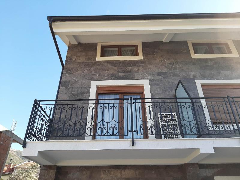Waikiki Apartments Tivat Exterior foto